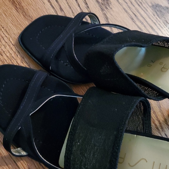 Size 7 Unisa Black heels - Picture 2 of 5